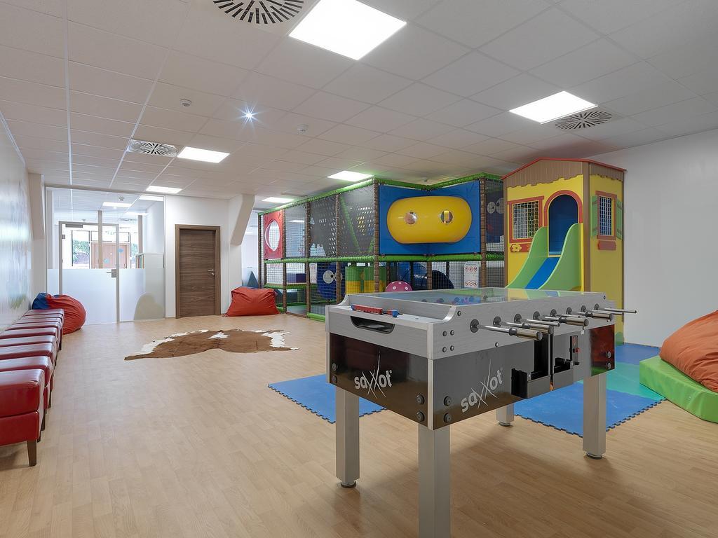 Alpina Zillertal . Family Lifestyle Kinderhotel Fügen Esterno foto