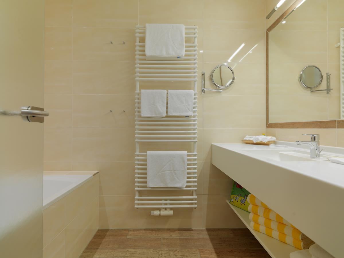 Alpina Zillertal . Family Lifestyle Kinderhotel Fügen Esterno foto
