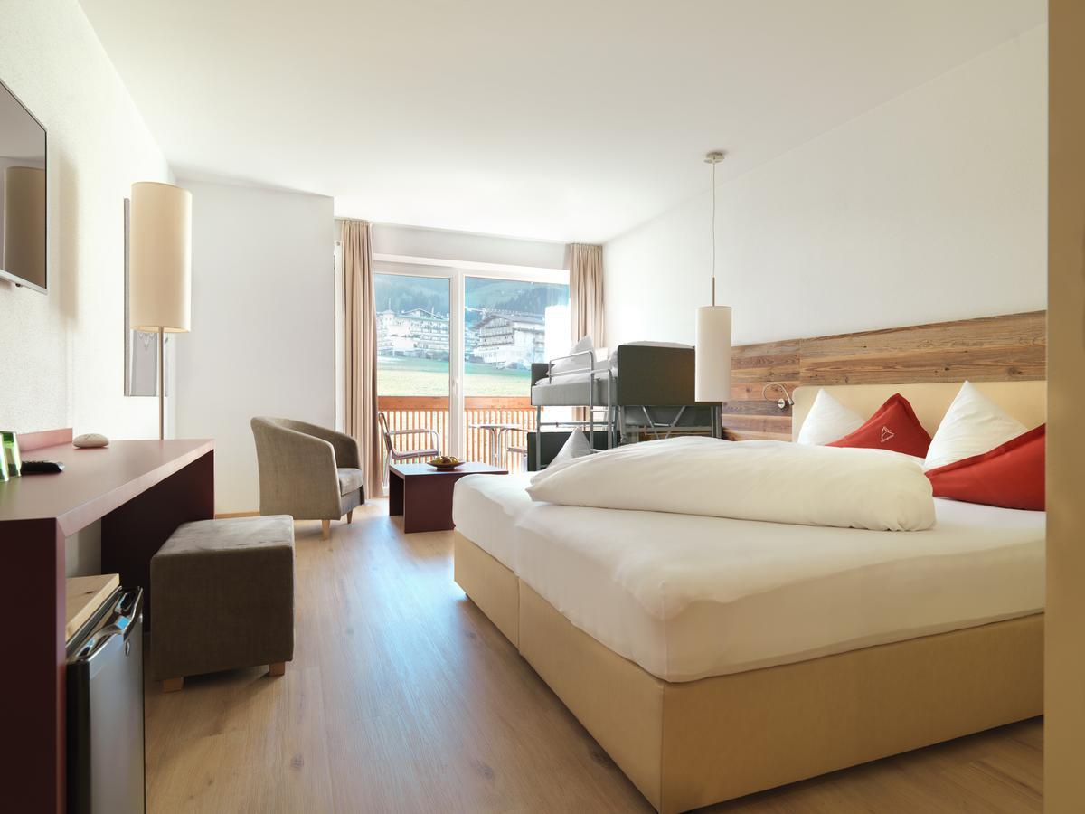 Alpina Zillertal . Family Lifestyle Kinderhotel Fügen Esterno foto